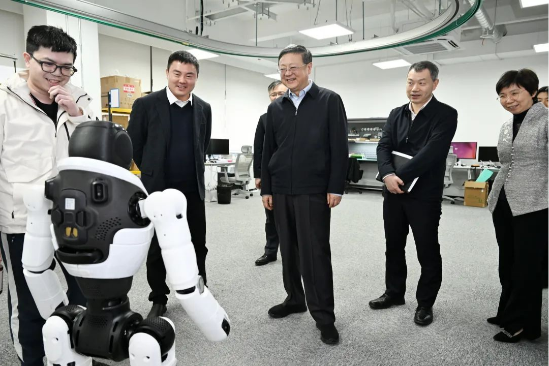 上海市委书记陈吉宁专题调研28圈机器人